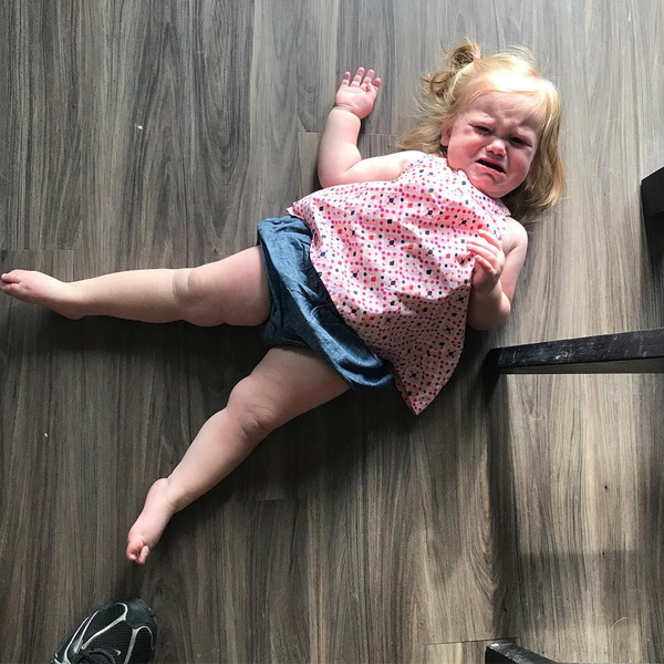 Почему ребенок плачет - фото