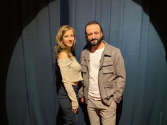 «Влюблена, как кошка»: Лиза Арзамасова и Илья Авербух пришли на «Вечерний Ургант» в качестве пары