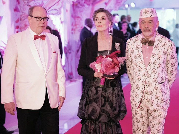 Князь Монако Альбер II, Каролина Ганноверская и Кристиан Лубутен на Балу Роз в Монте-Карло, 8 июля 2022