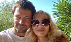 А маму случайно не Оксана зовут: в Сети обсуждают внешнее сходство Акиньшиной и матери Козловского