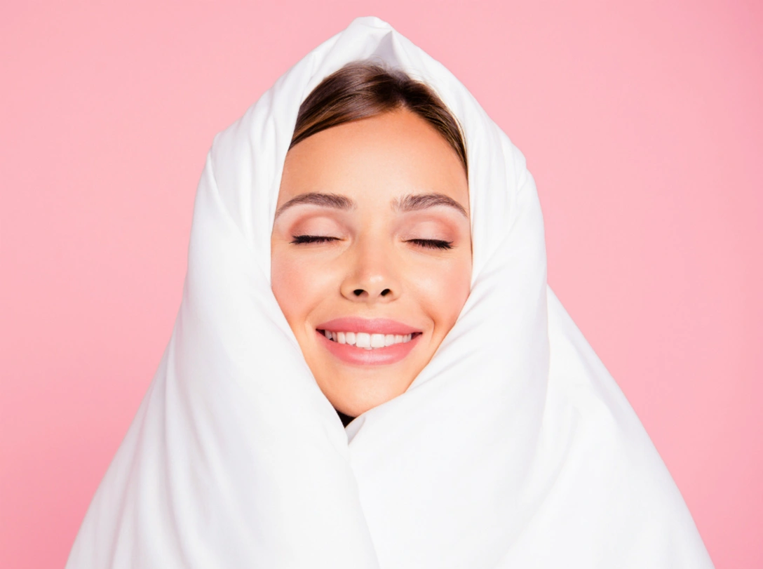 Что происходит с кожей, пока вы спите (и как получать от этого только пользу) | marieclaire.ru