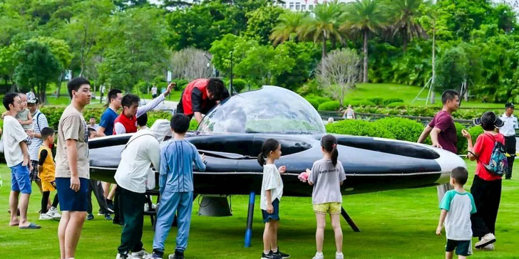 Поднебесный тихоход: в Китае создали летающую тарелку, на которой можно прокатиться над городом