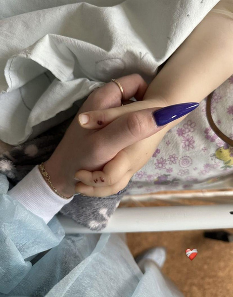 Отек мозга, кома: двухлетняя дочь блогера Арины Шальновой умерла в свой день рождения