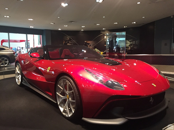 Музей феррари в парке Ferrari World Abu Dhabi