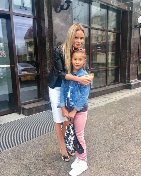 «Молодец мама, ребенок на дне!»: дочь Даны Борисовой показала переписку с отцом