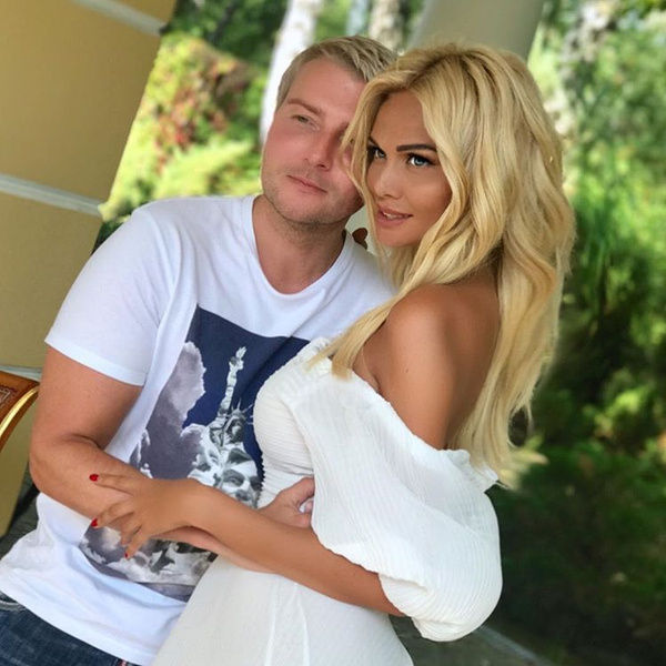 Лопырева и Басков публикуют романтичные кадры, но