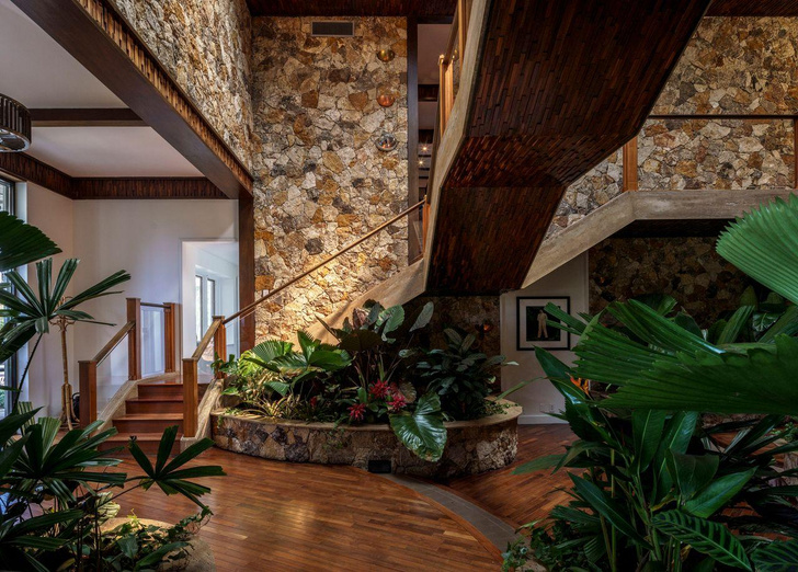 Как выглядит дом Софи Тернер в Майами, который она продает за 15,5 млн. долларов