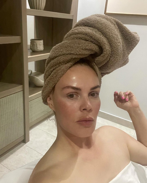 «Ошеломительная»: 56-летняя Екатерина Андреева поделилась честным кадром без макияжа и фильтров