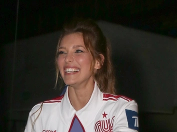 Кормящая мать в отрыве! Регина Тодоренко исполнила тверк в вечернем наряде