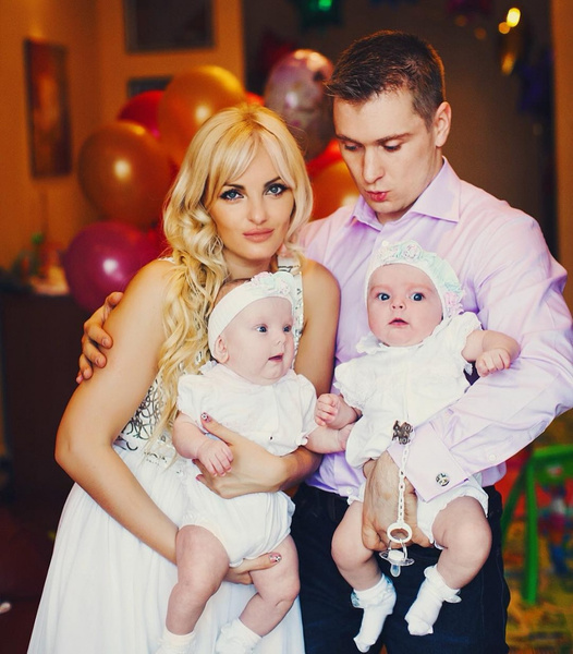 Александр и Алена Зюриковы с детьми