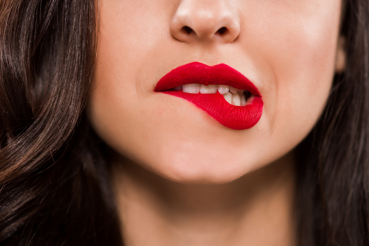 Почему мы кусаем губы