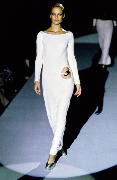 Десятый день Канн: русская жена голливудского продюсера позировала в рюшах, Хадид — в платье 1996 года