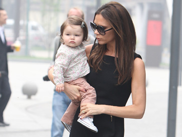 Харпер Севен (Harper Seven Beckham) и Виктория Бекхэм (Victoria Beckham) - идеальная модная пара!