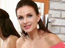 Эвелина Бледанс открыла курсы для родителей «солнечных детей»