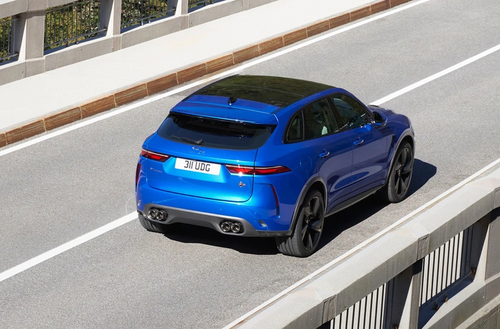 Jaguar F-Pace SVR: кошка, которая гоняет сама по себе