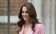 Двойной розовый удар: Кейт блеснула нарядами на свадьбе принца Иордании и затмила невесту