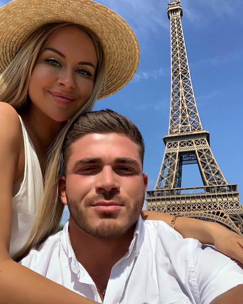 Молодожены проводят медовый месяц в Париже