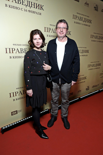 Винер с сыном, Маковецкий в костюме, скромная Александрова на премьере фильма «Праведник»