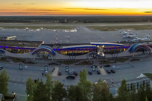 Самолет вылетел из аэропорта Сургута