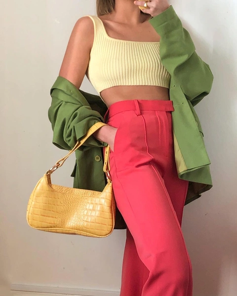 Как носить color blocking зимой 2021: вдохновляемся луками fashion-инфлюенсеров