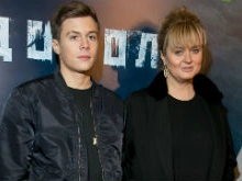 Семья поддержала Анну Михалкову на премьере «Ледокола»