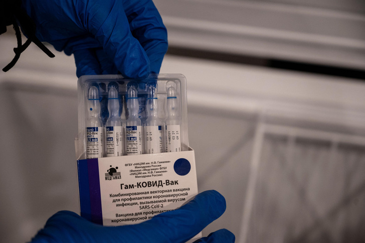 Из-за агрессивного индийского штамма россиянам проведут повторную вакцинацию