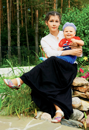 Фото №1 - Полина Агуреева: убаюкать младенца
