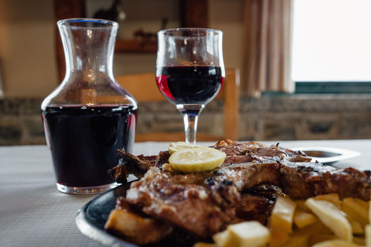 Барбекю под вино: как 500 лет назад родилось одно из самых популярных сочетаний продуктов
