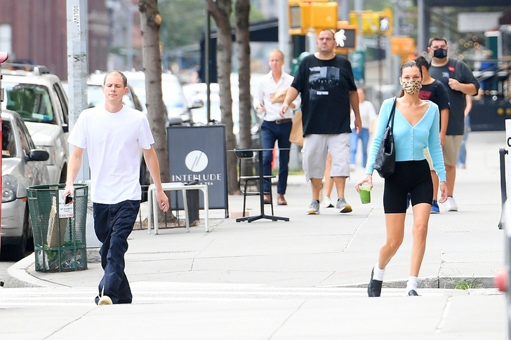 Редкое фото: Белла Хадид вместе с возлюбленным на улицах Нью-Йорка