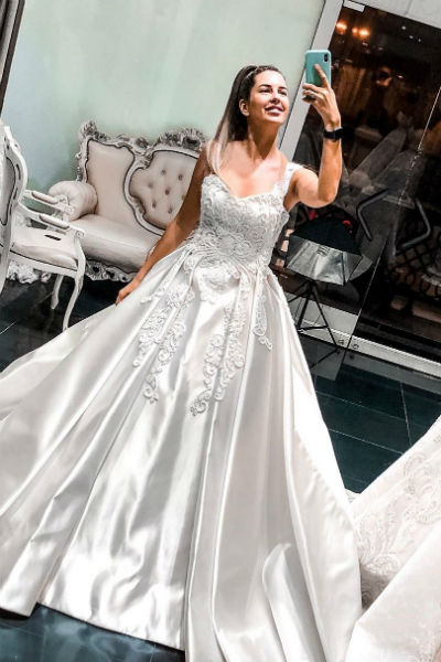 Майя долго не могла выбрать свадебное платье