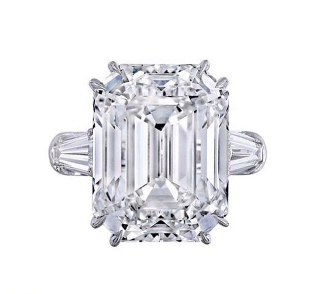 Тайная продажа и цельный алмаз без хозяйки: самые дорогие помолвочные кольца звезд, которые вас удивят