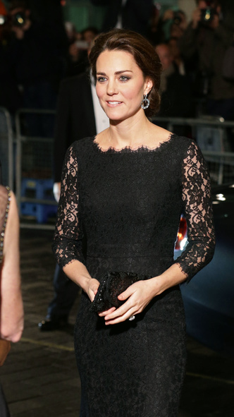 Слишком смело: любимое платье Меган Маркл, которое считается самым откровенным — у Кейт есть такое же