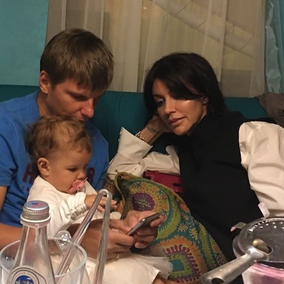СМИ: мать Андрея Аршавина выселяет экс-невестку Алису Казьмину и внучку из квартиры