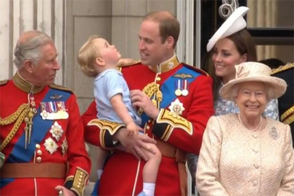 Принц Чарльз и королева Елизавета бдительно следят за жизнью Кейт