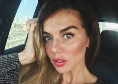 Анна Седокова вновь надела свадебное платье
