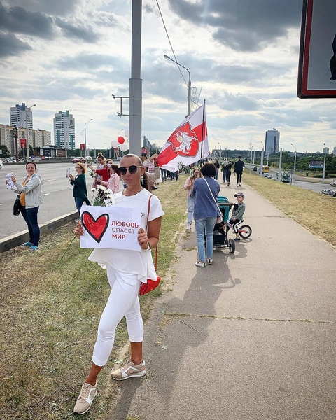 Самый красивый протест в мире: истории белорусских женщин, восставших против ОМОНа