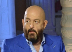 Фальстарт! Михаил Шуфутинский запел про третье сентября на месяц раньше – видео