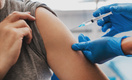 Стало известно о редком и опасном осложнении, которое встречается после прививок