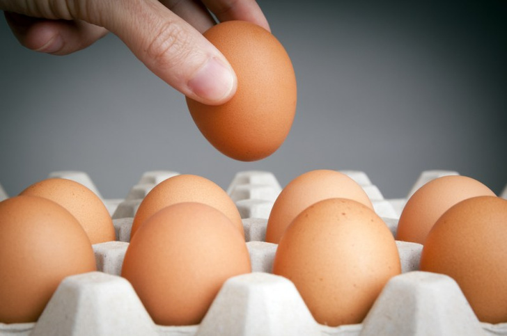 Как проверить яйца на свежесть. Видео