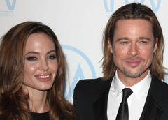 Брэд Питт и Анджелина Джоли отметили помолвку на острове