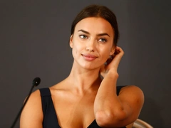 «На богатом и с акцентом»: Ирина Шейк показала, в чем гуляет по Нью-Йорку