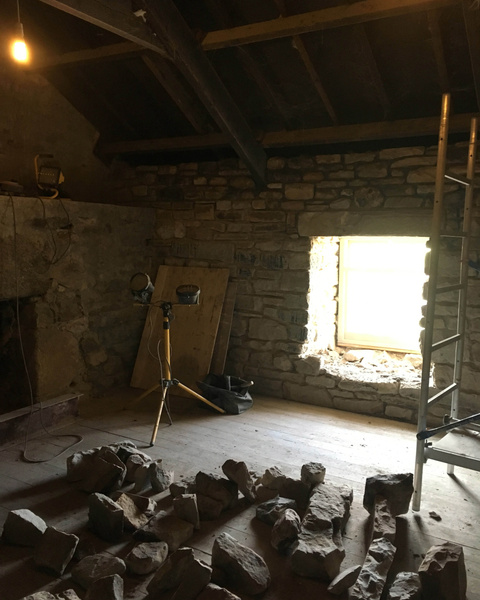 Семья отремонтировала дом, которому 500 лет, — вот что у них получилось