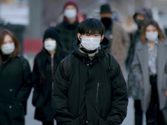 Миллионы зараженных китайцев и открытые границы: врач рассказал, ждать ли новой эпидемии в России