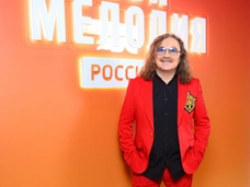 Вовк кокетливо оголила ногу, Николаев посвежел после реанимации. Что покажут в шоу «Моя мелодия»