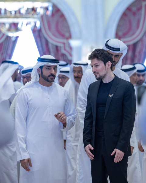 Среди шейхов будто чужой. Потрепанный Павел Дуров выглядел белой вороной на встрече во дворце Дубая