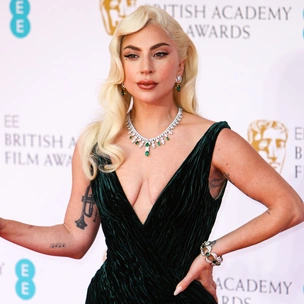 BAFTA-2022: самые стильные звезды на ковровой дорожке церемонии