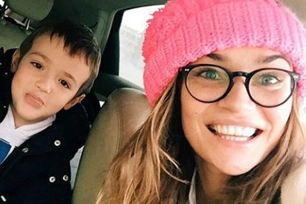 Алена Водонаева ограждает ребенка от социальных сетей