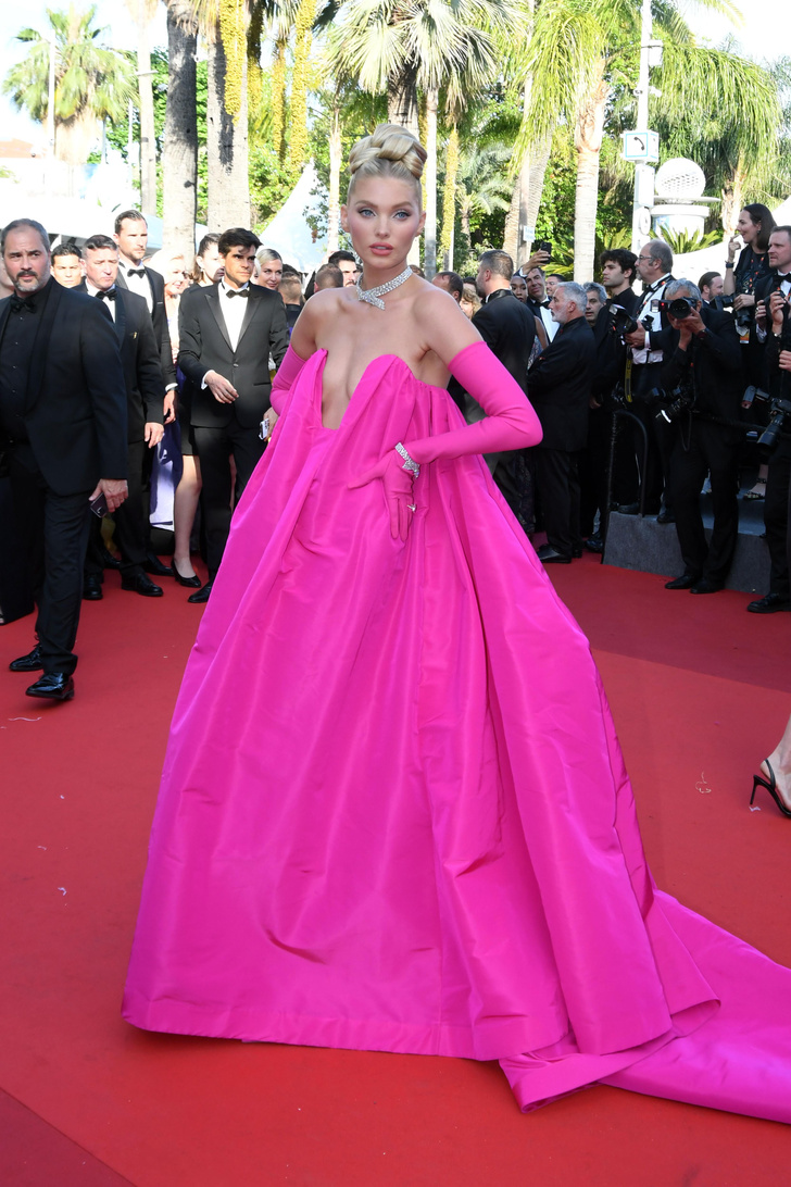 Райский цветок: Эльза Хоск в вечернем платье Valentino цвета фуксии