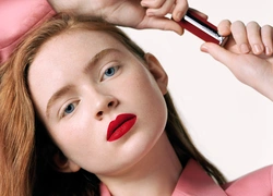 Сэди Синк — лицо новой рекламной кампании Givenchy Le Rouge Deep Velvet
