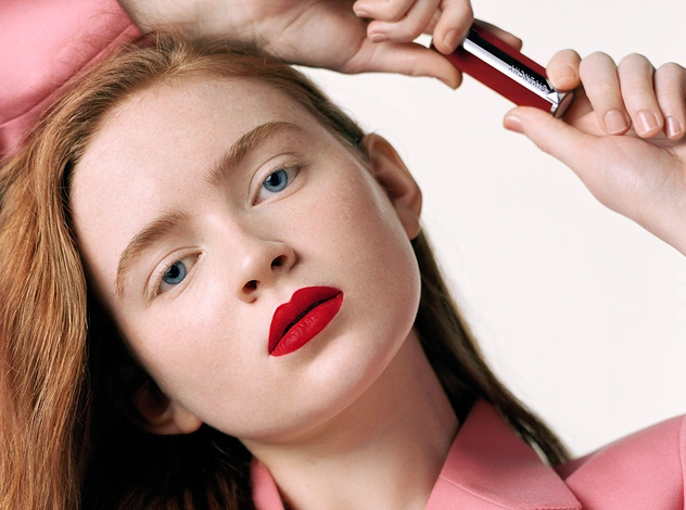 Сэди Синк — лицо новой рекламной кампании Givenchy Le Rouge Deep Velvet